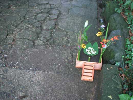 ���~����