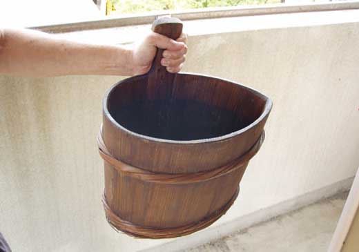 �������i��O�ɑ܂̒��Ɉڂ����߂̓���