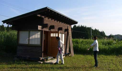 ���R������